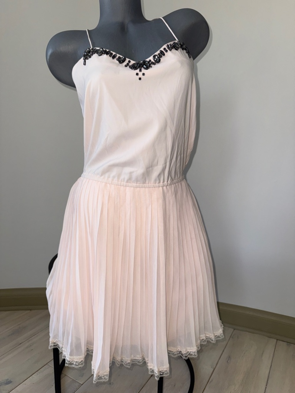 Victoria’s Secret woman’s Spaghetti Strap Pleated Pink embellishment Dress M